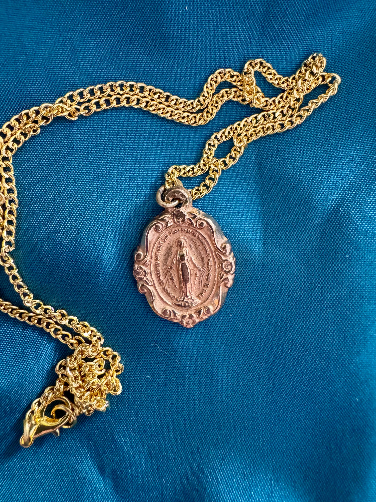 Vintage Gold-Colored Vintage Miraculous Medal Necklace – 18-Inch Chain