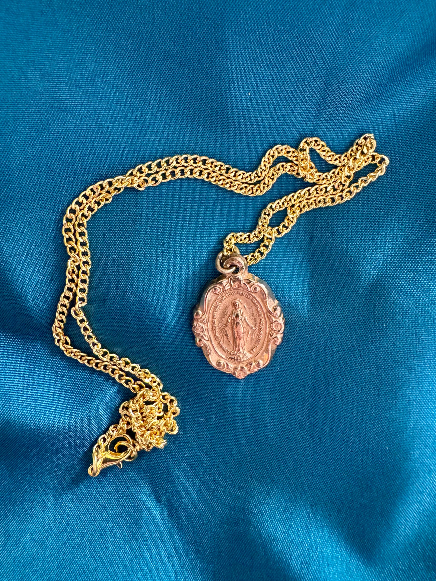 Vintage Gold-Colored Vintage Miraculous Medal Necklace – 18-Inch Chain