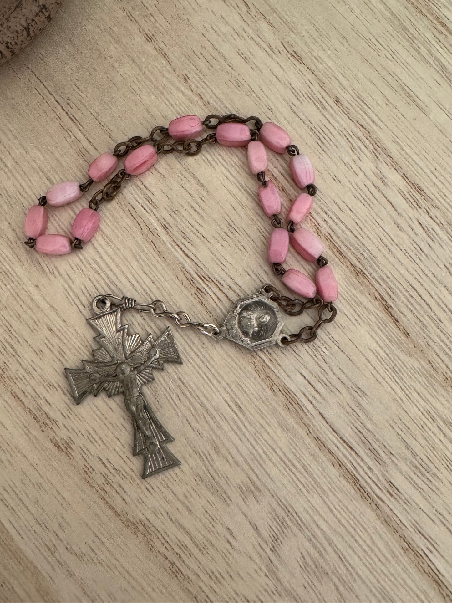 Vintage Pink 1950s-Style Single Decade Rosary – Silver Crucifix & Centerpiece