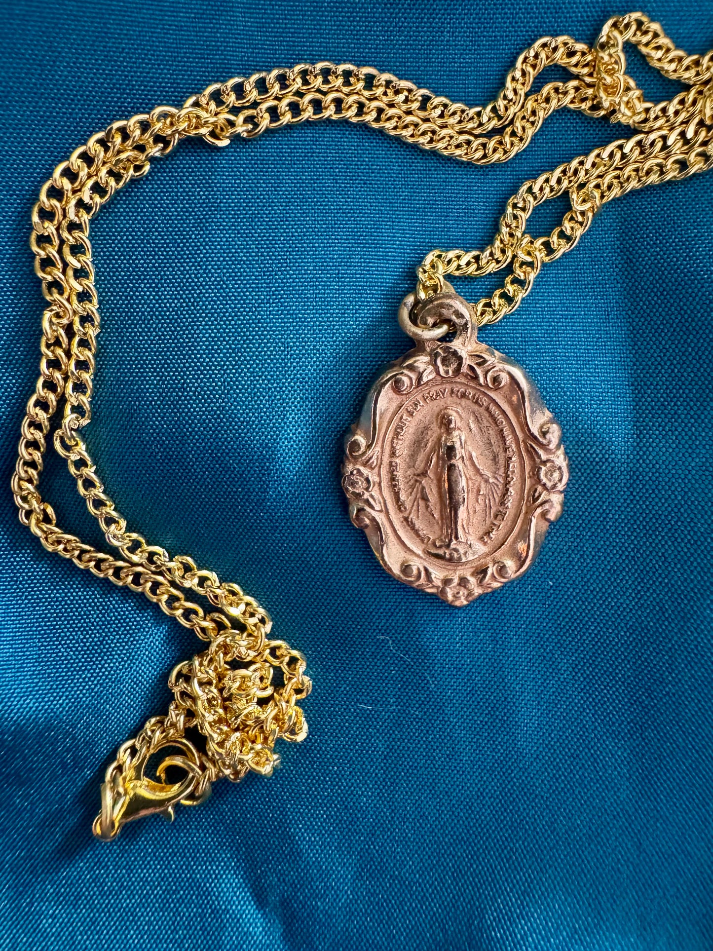 Vintage Gold-Colored Vintage Miraculous Medal Necklace – 18-Inch Chain