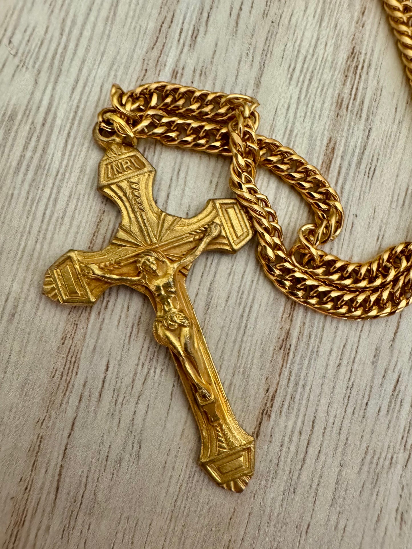 18K Gold-Plated Stainless Steel Necklace with Vintage Crucifix Pendant (2)