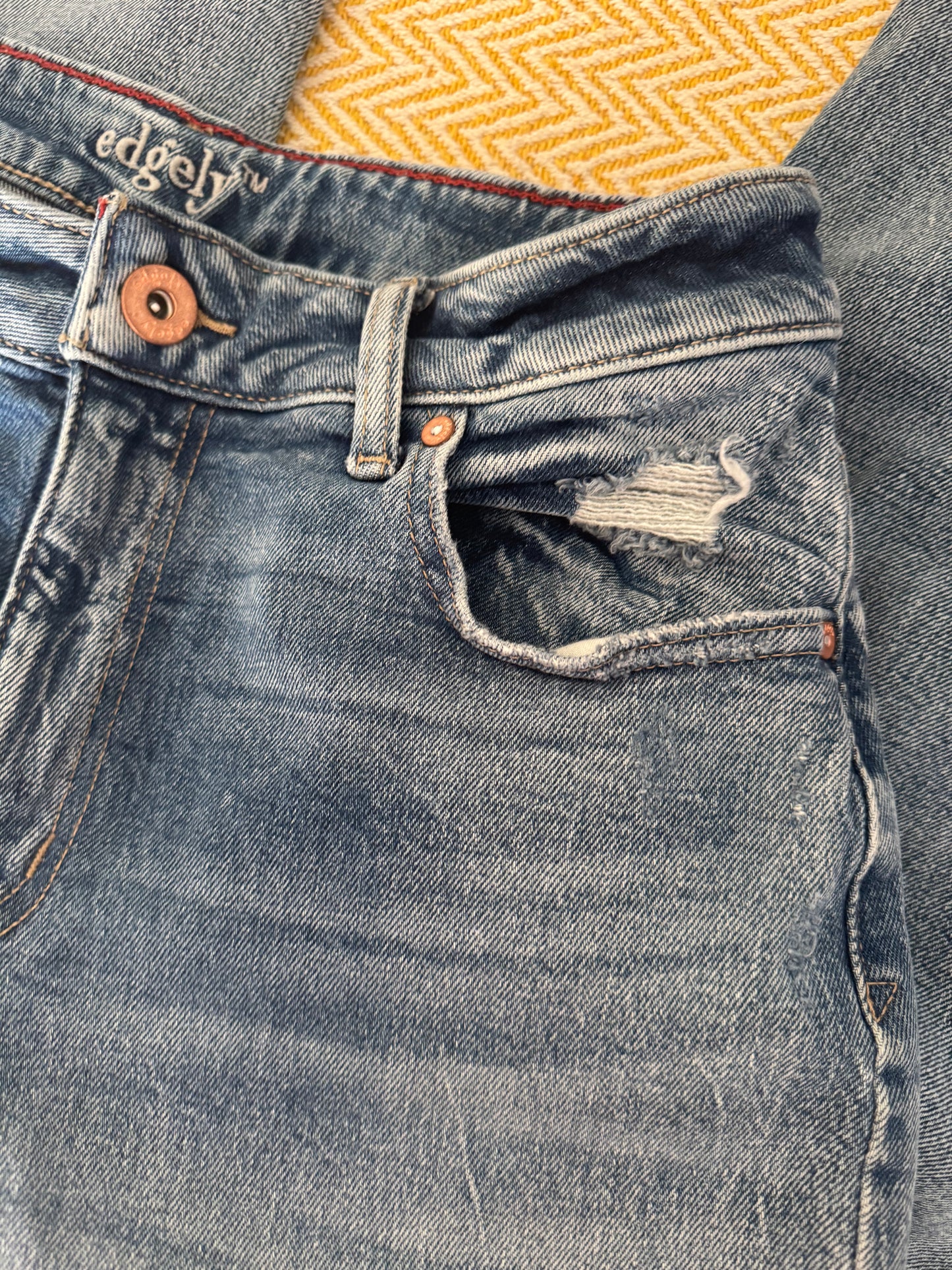 Edgely Women’s Jeans Size 10 Regular Light Wash Distressed Stretch Denim