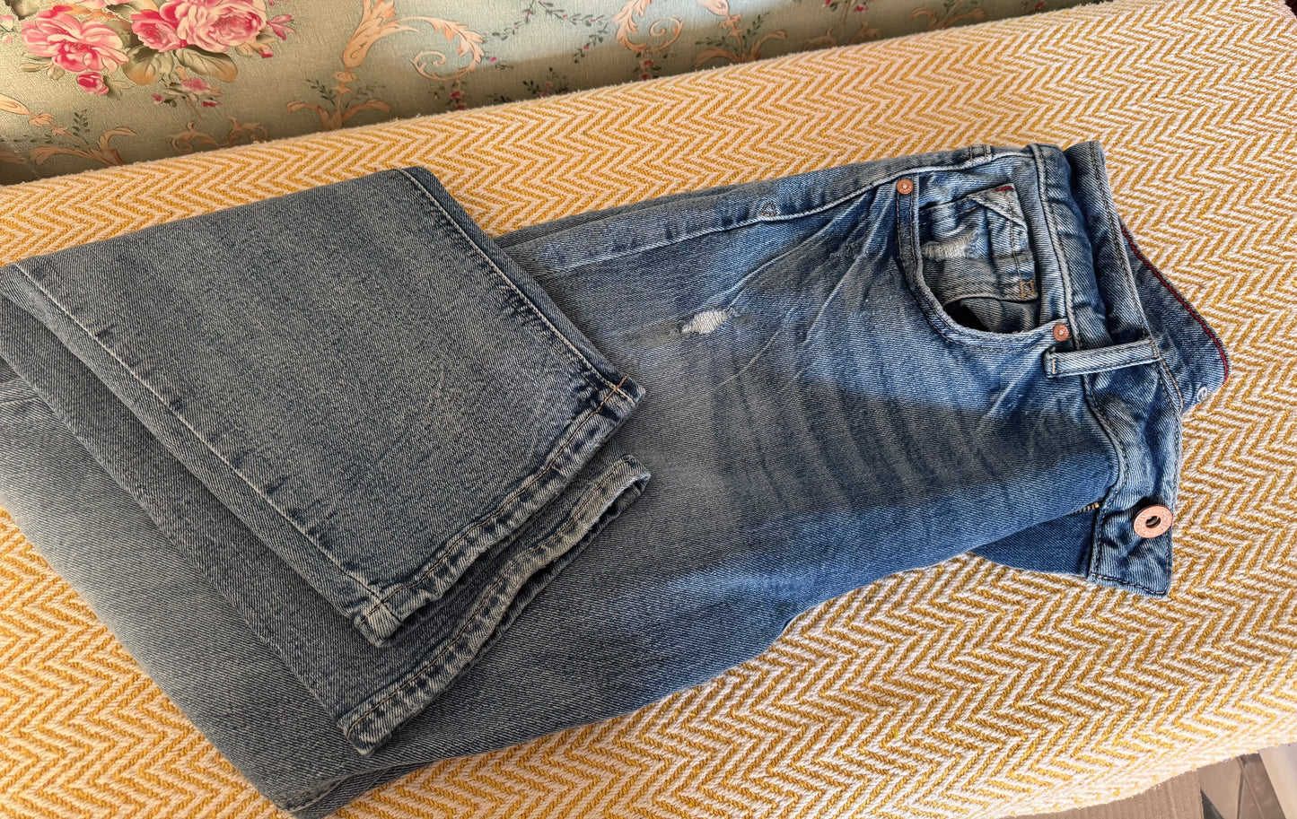 Edgely Women’s Jeans Size 10 Regular Light Wash Distressed Stretch Denim