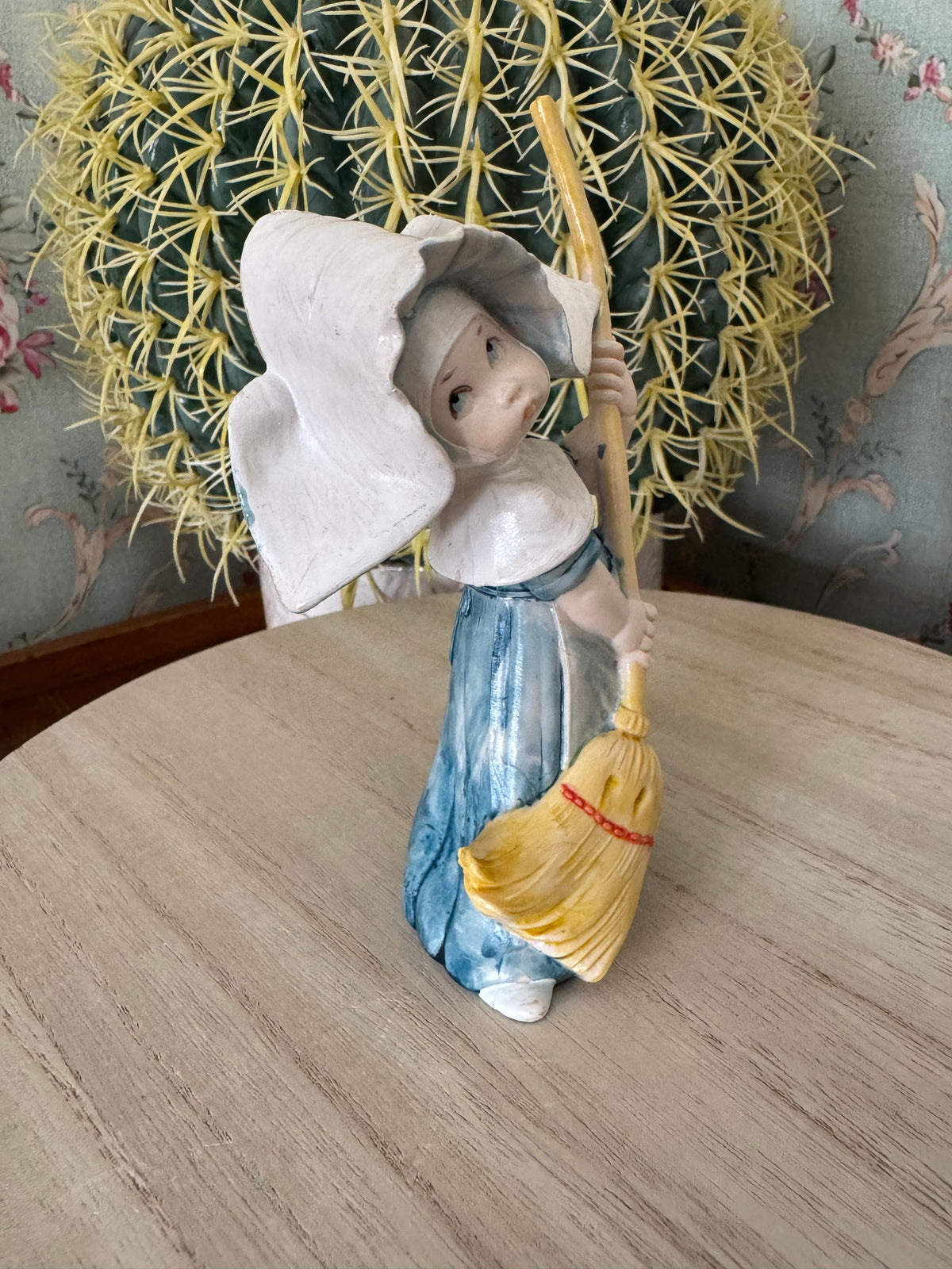 Vintage Simonetti Fontanini Depose Italy #834 Sweeping Nun Figurine