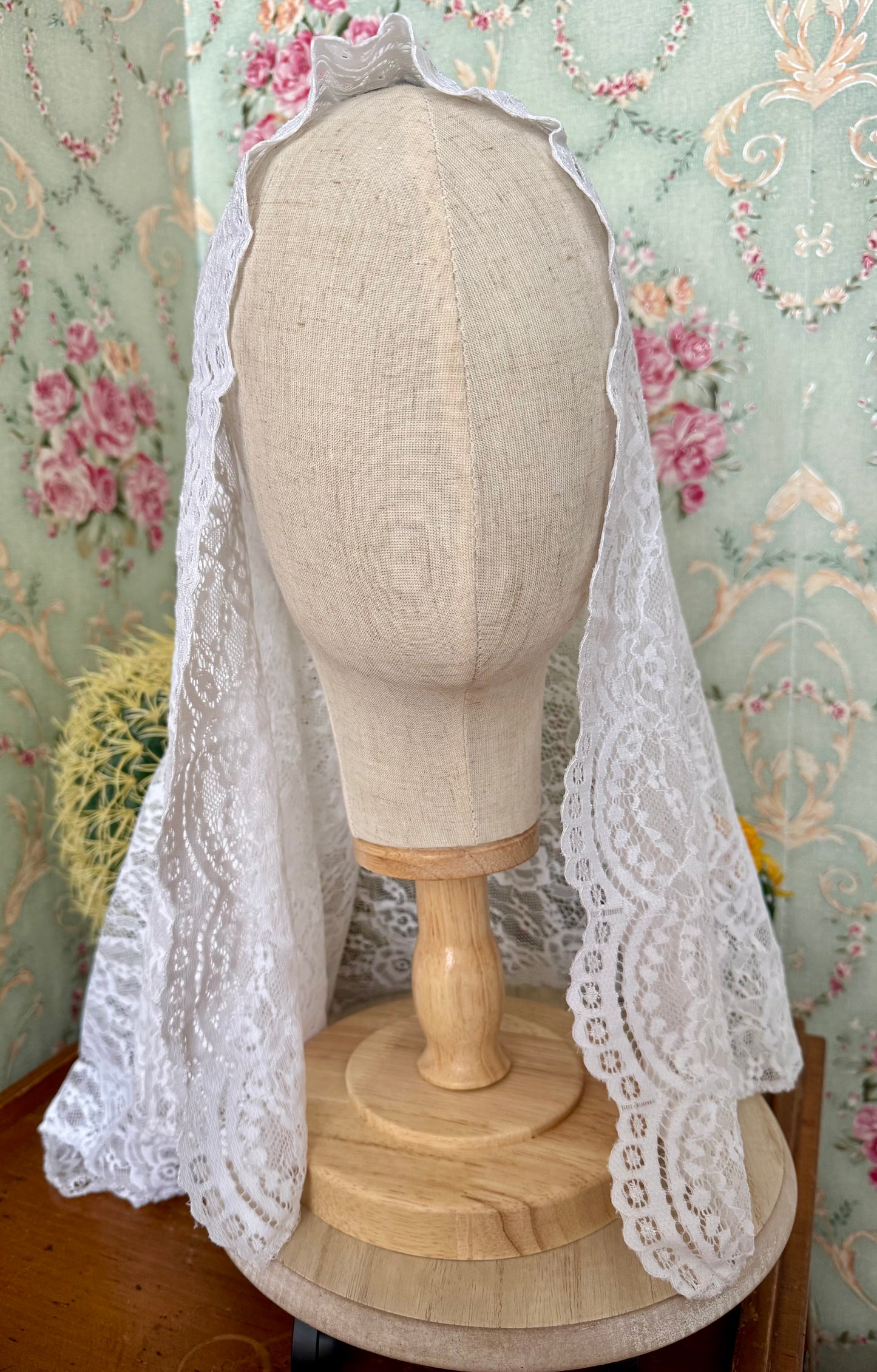 White Lace Mantilla • Scalloped Edges • Lightweight • 21" x 36" • With Clip