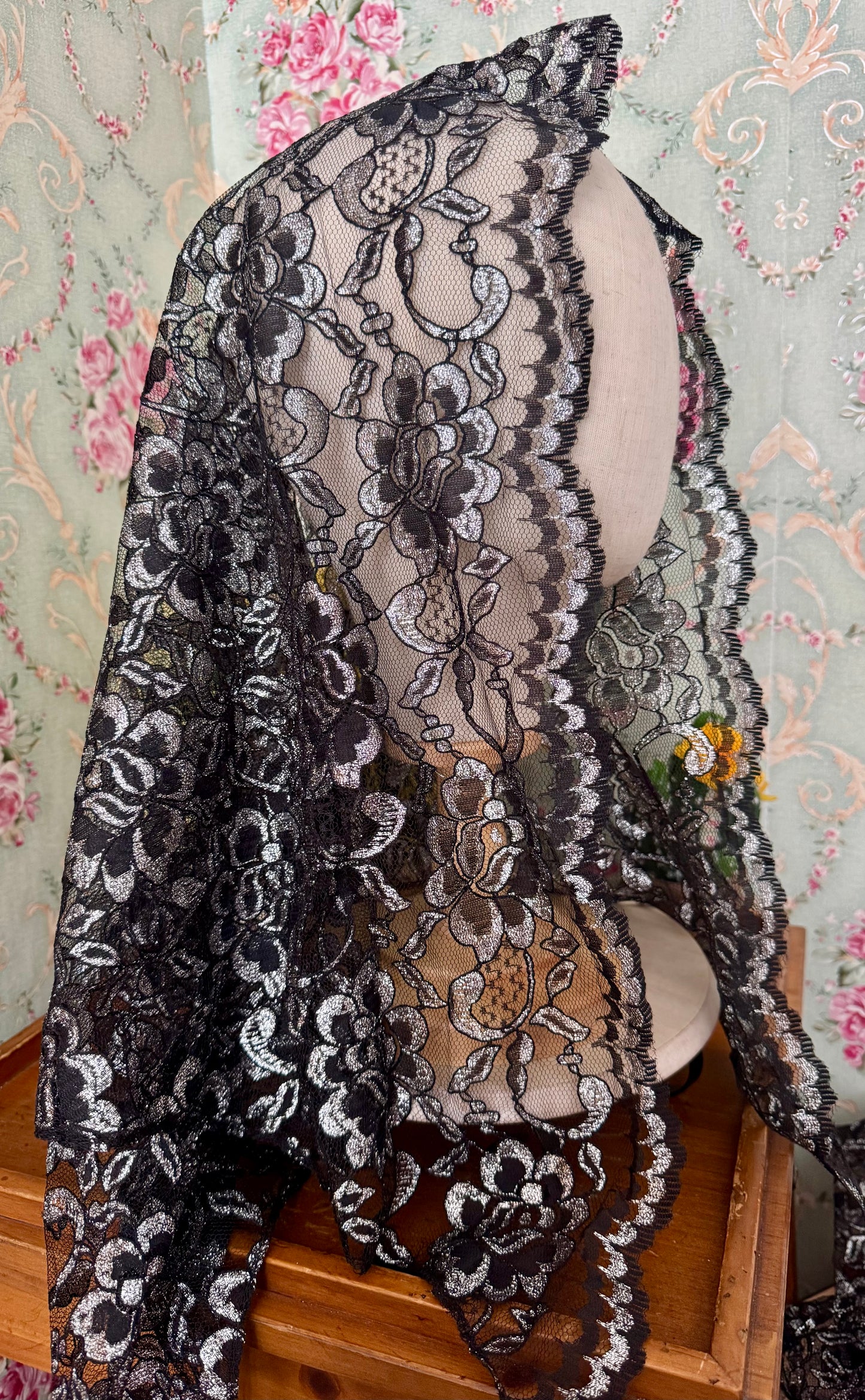 Handmade Long Black Metallic Mantilla • 31.5" x 48.5" • No Clip