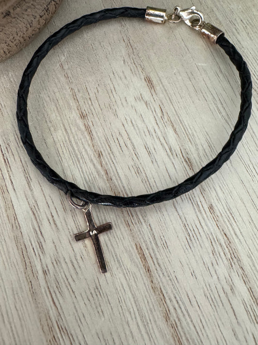 Vintage Black Braided Leather Bracelet with Silver Cross – 7.5 Inches