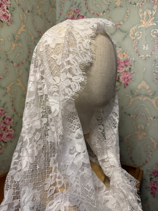 White Embroidered Chantilly Lace Infinity Chapel Veil | 27 x 21.5 |