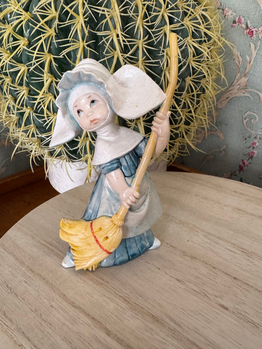 Vintage Simonetti Fontanini Depose Italy #834 Sweeping Nun Figurine