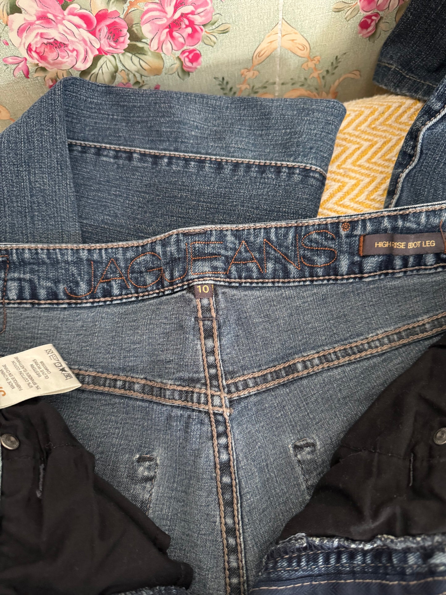 Lot of 4 Women’s Jeans & Capris – Size 9/10–10  Great mixed lot of four gently used women’s denim pieces