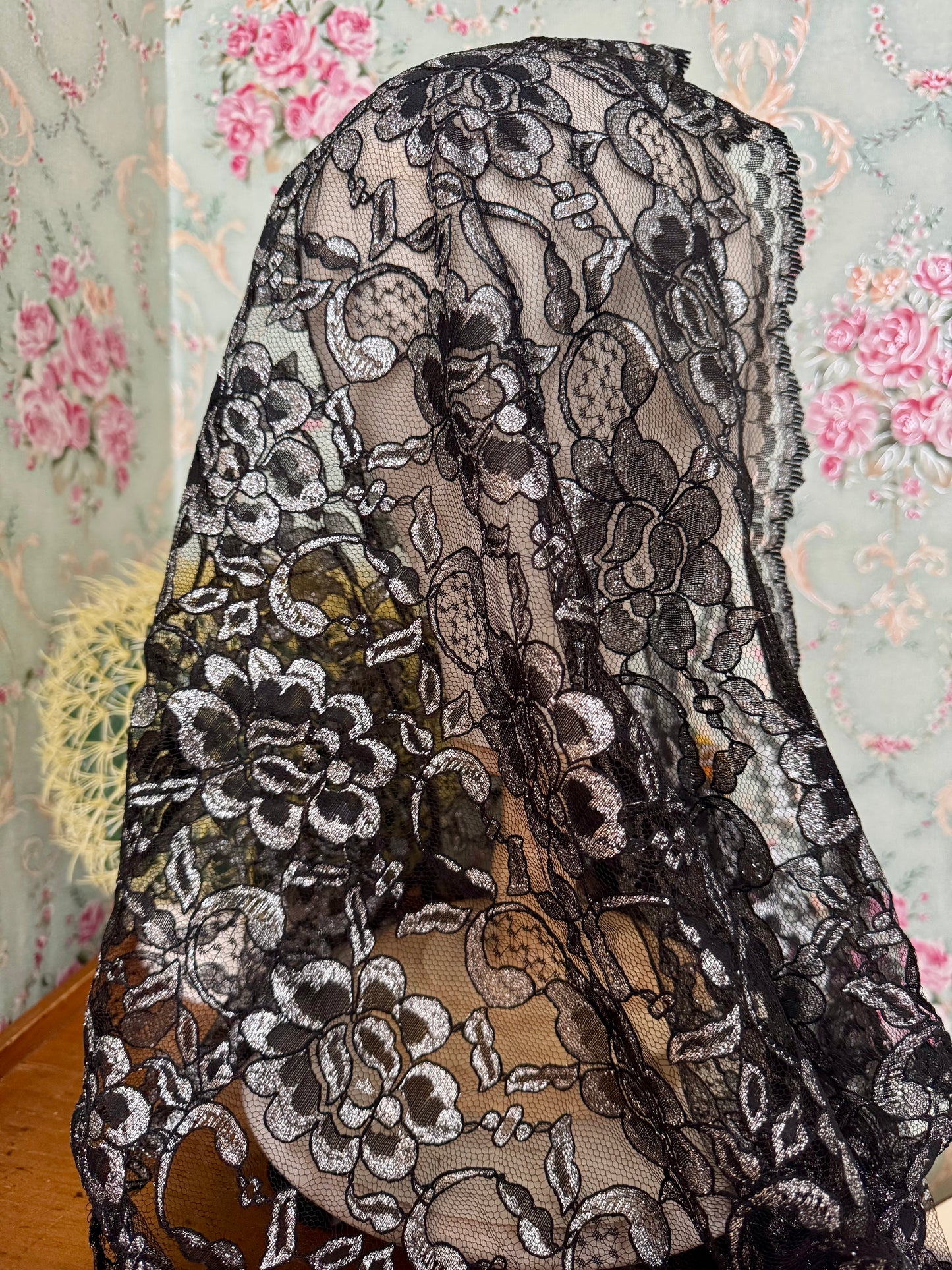 Infinity Veil • Black with Bright Silver Contrast • 24" x 24" • No Clip