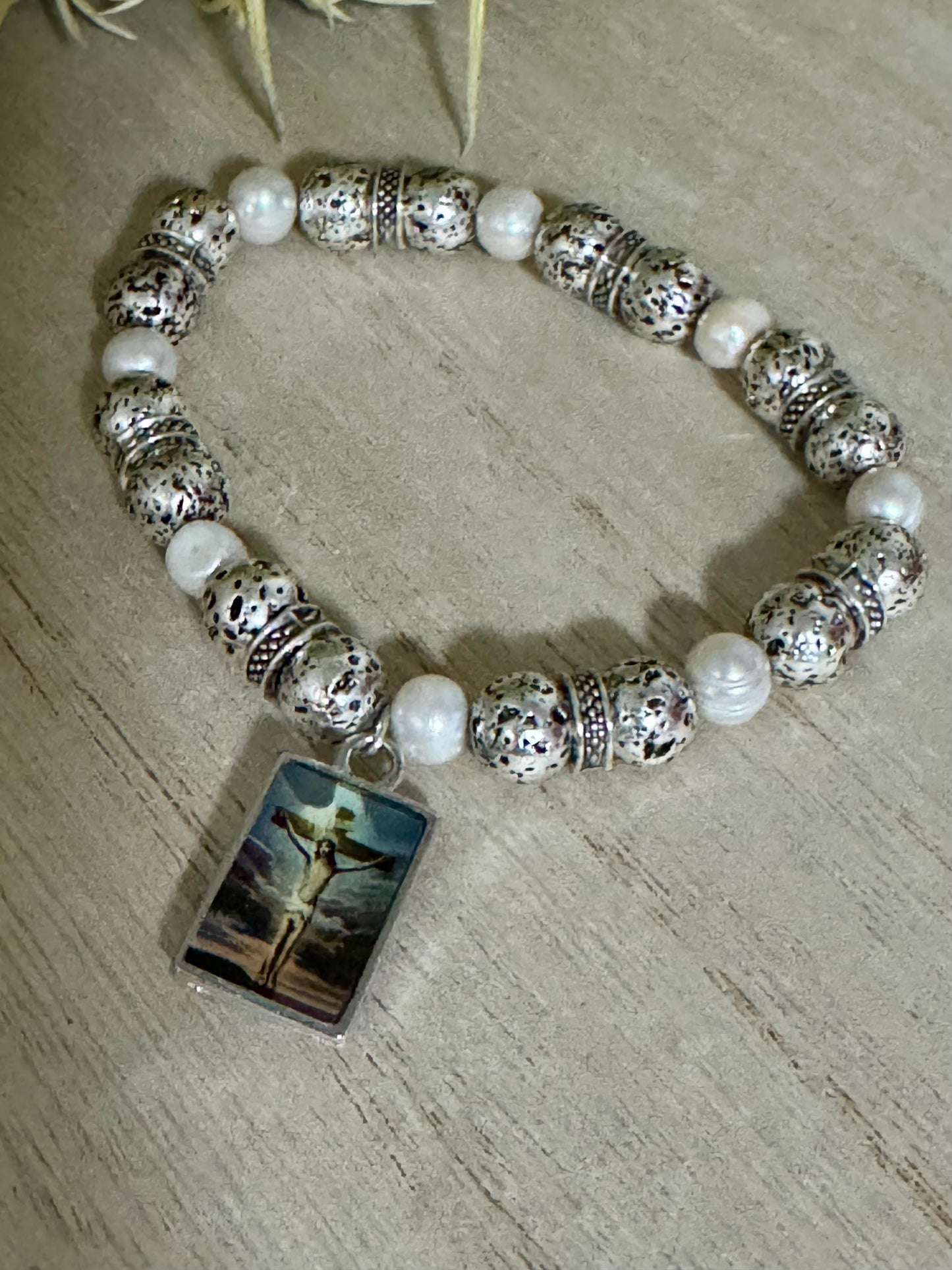 White & Silver Stretch Bracelet Jesus Crucified