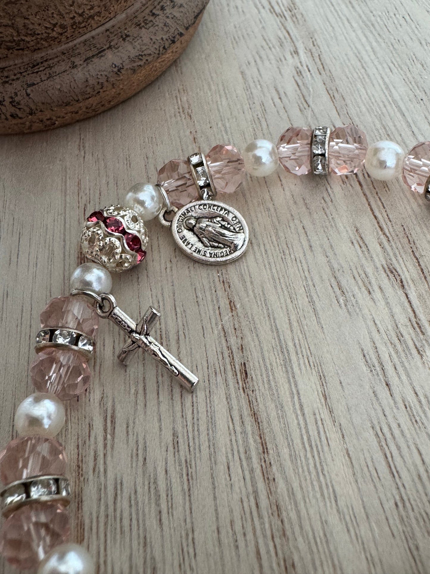 Handmade Stretch Bracelet – Pink Crystal-Style & White Faux Pearl Beads – Crucifix & Miraculous Medal