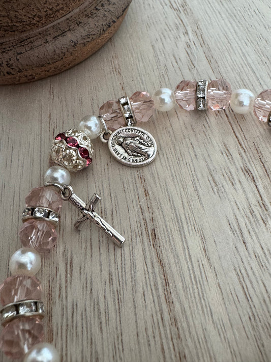 Handmade Stretch Bracelet – Pink Crystal-Style & White Faux Pearl Beads – Crucifix & Miraculous Medal
