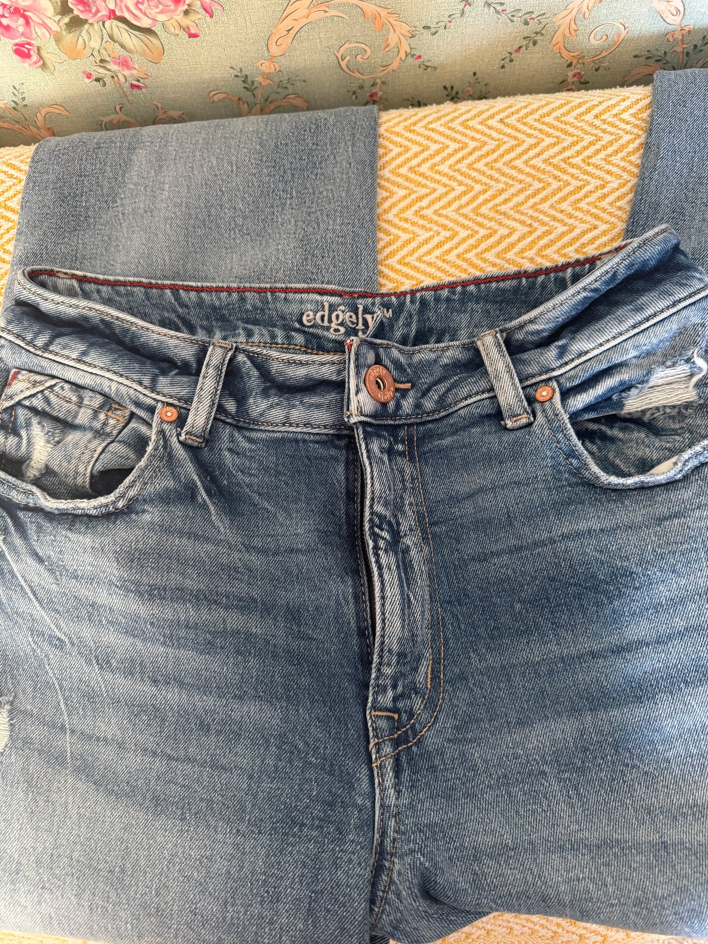 Edgely Women’s Jeans Size 10 Regular Light Wash Distressed Stretch Denim