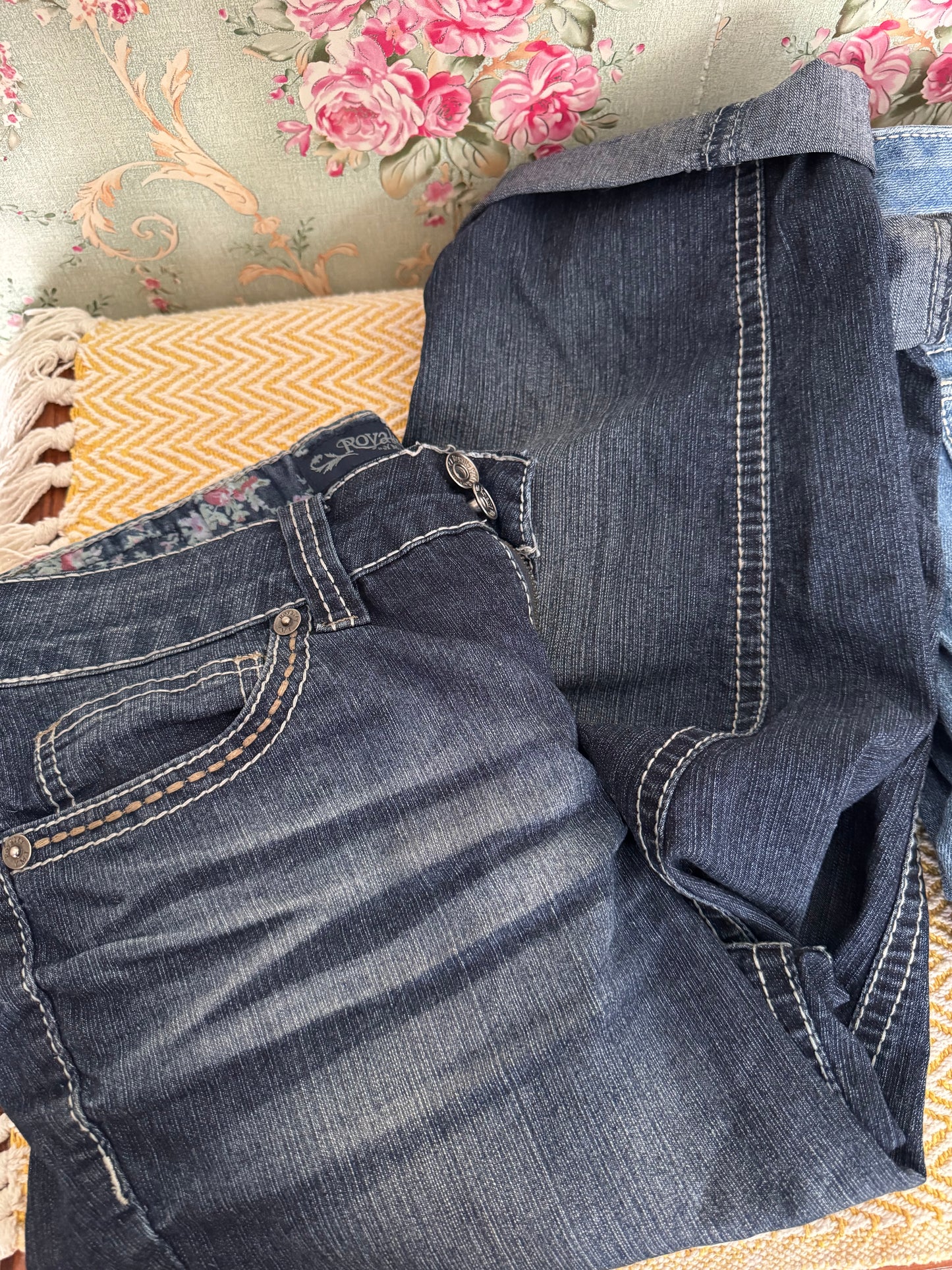 Lot of 4 Women’s Jeans & Capris – Size 9/10–10  Great mixed lot of four gently used women’s denim pieces