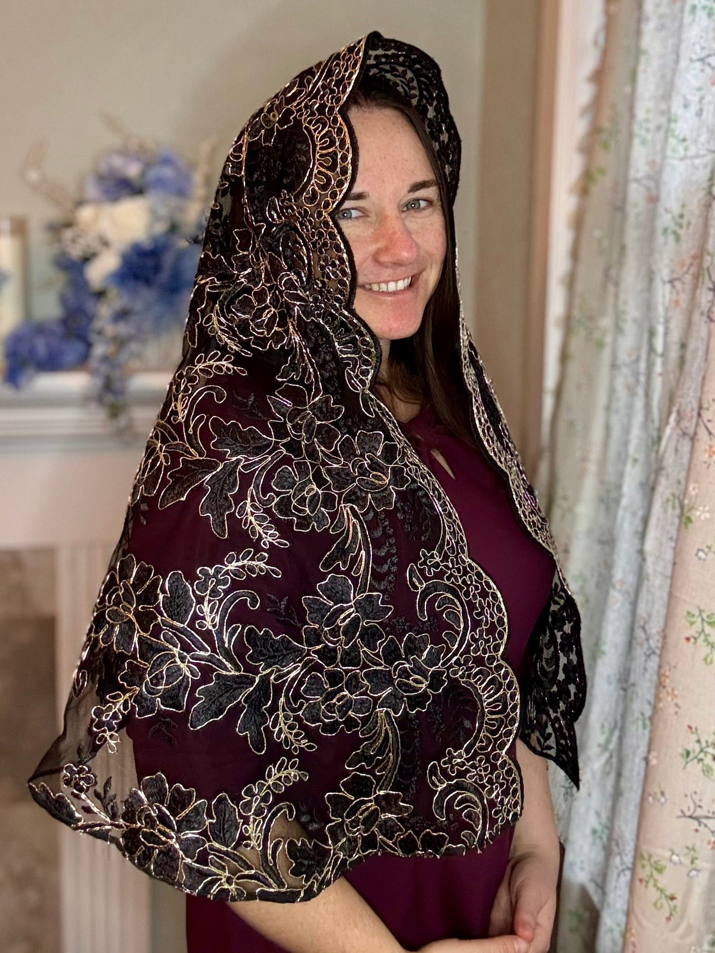 Our Lady of Champion Triangle Veil Extra Long 57x26