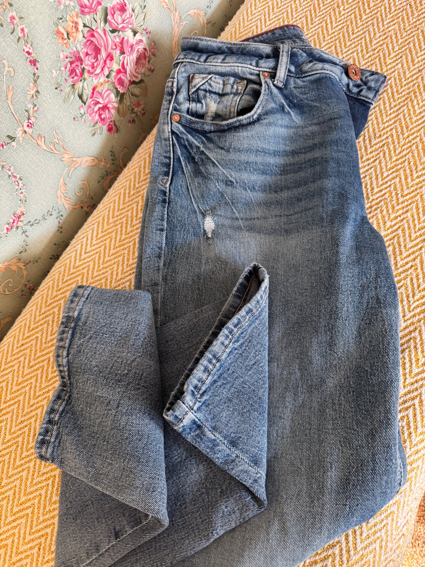 Edgely Women’s Jeans Size 10 Regular Light Wash Distressed Stretch Denim