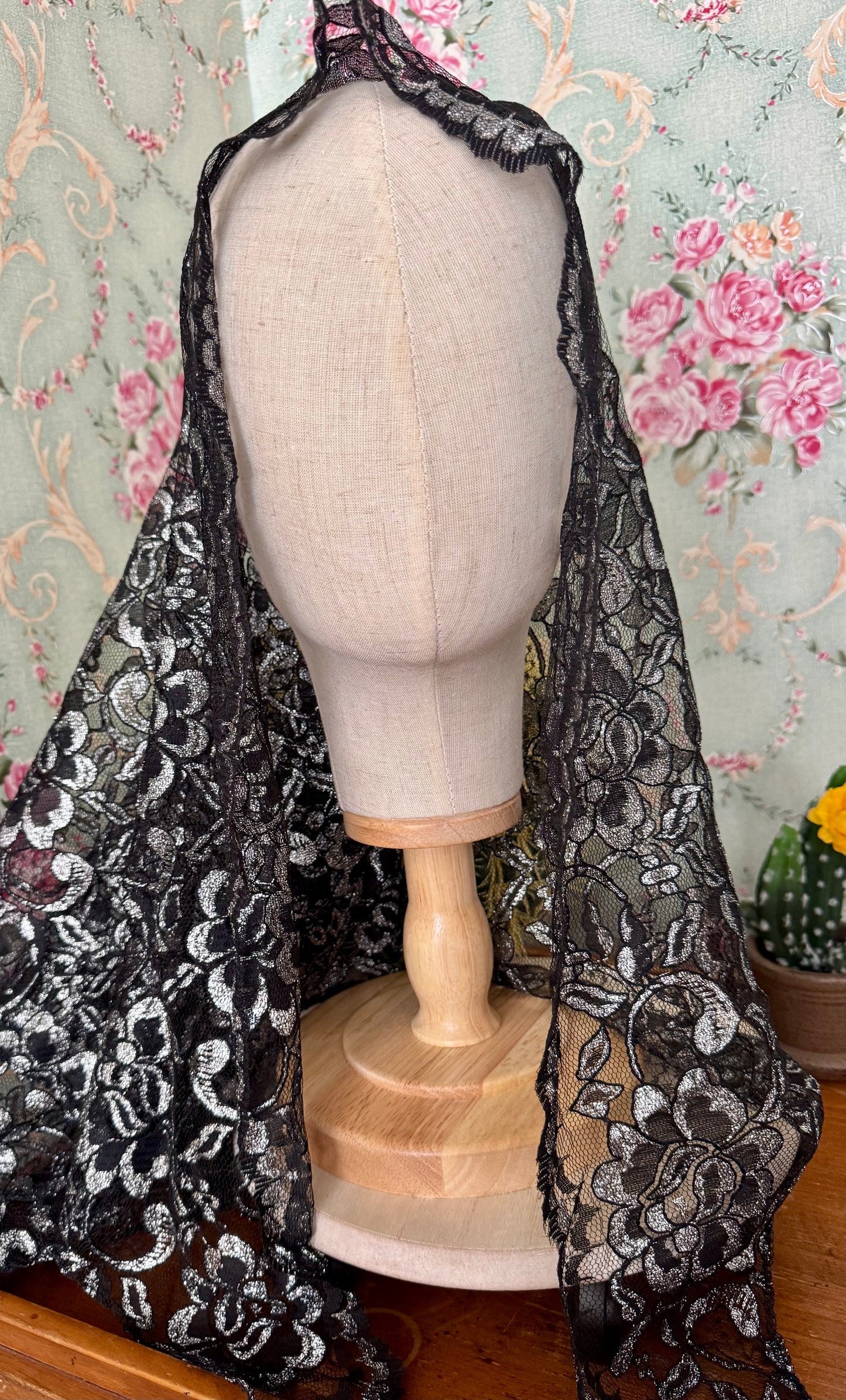 Handmade Long Black Metallic Mantilla • 31.5" x 48.5" • No Clip