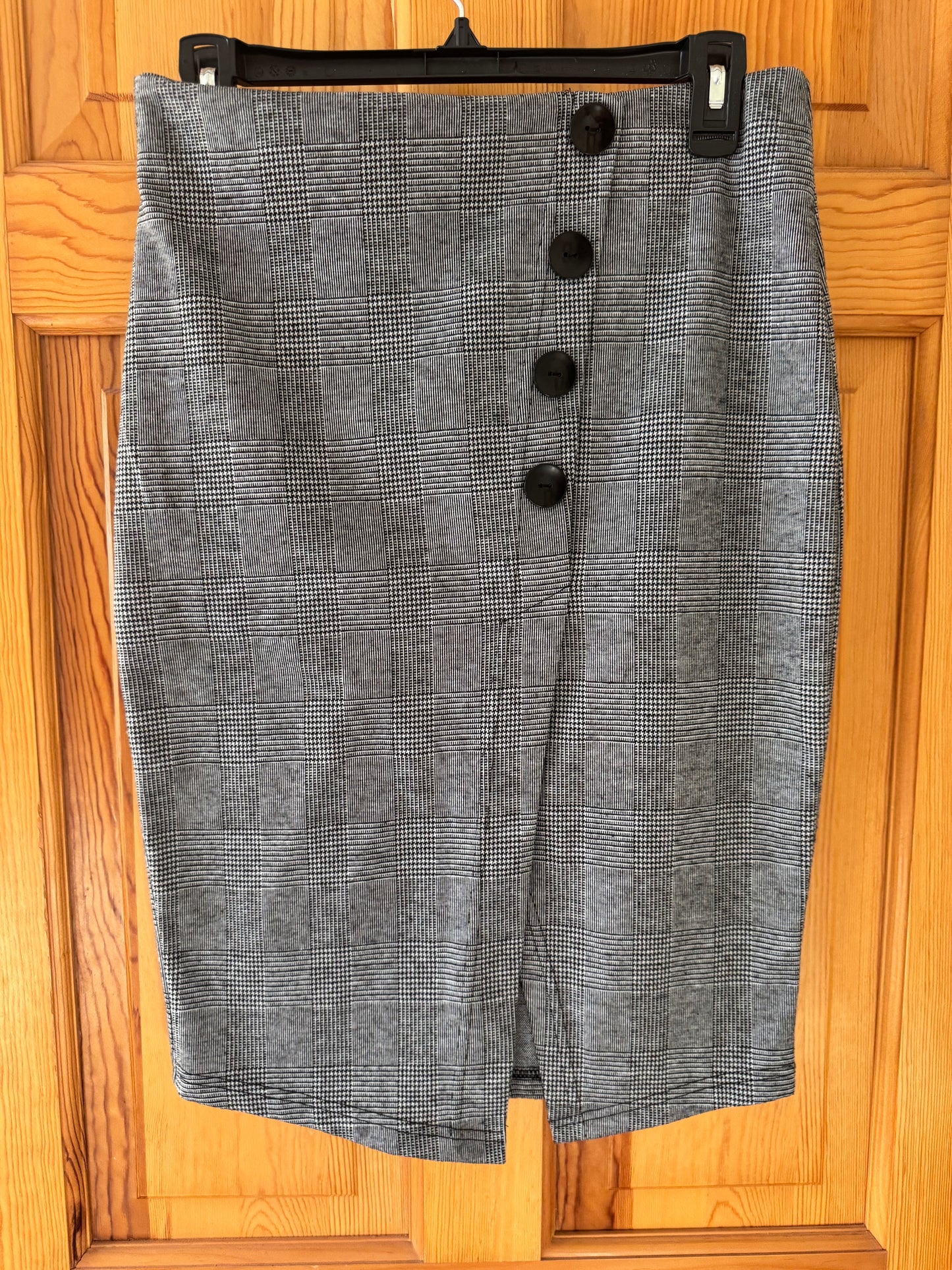 Lot of 3 Women’s Bottoms Skirt Shorts Small Medium DKNY Skies Are Blue Preowned