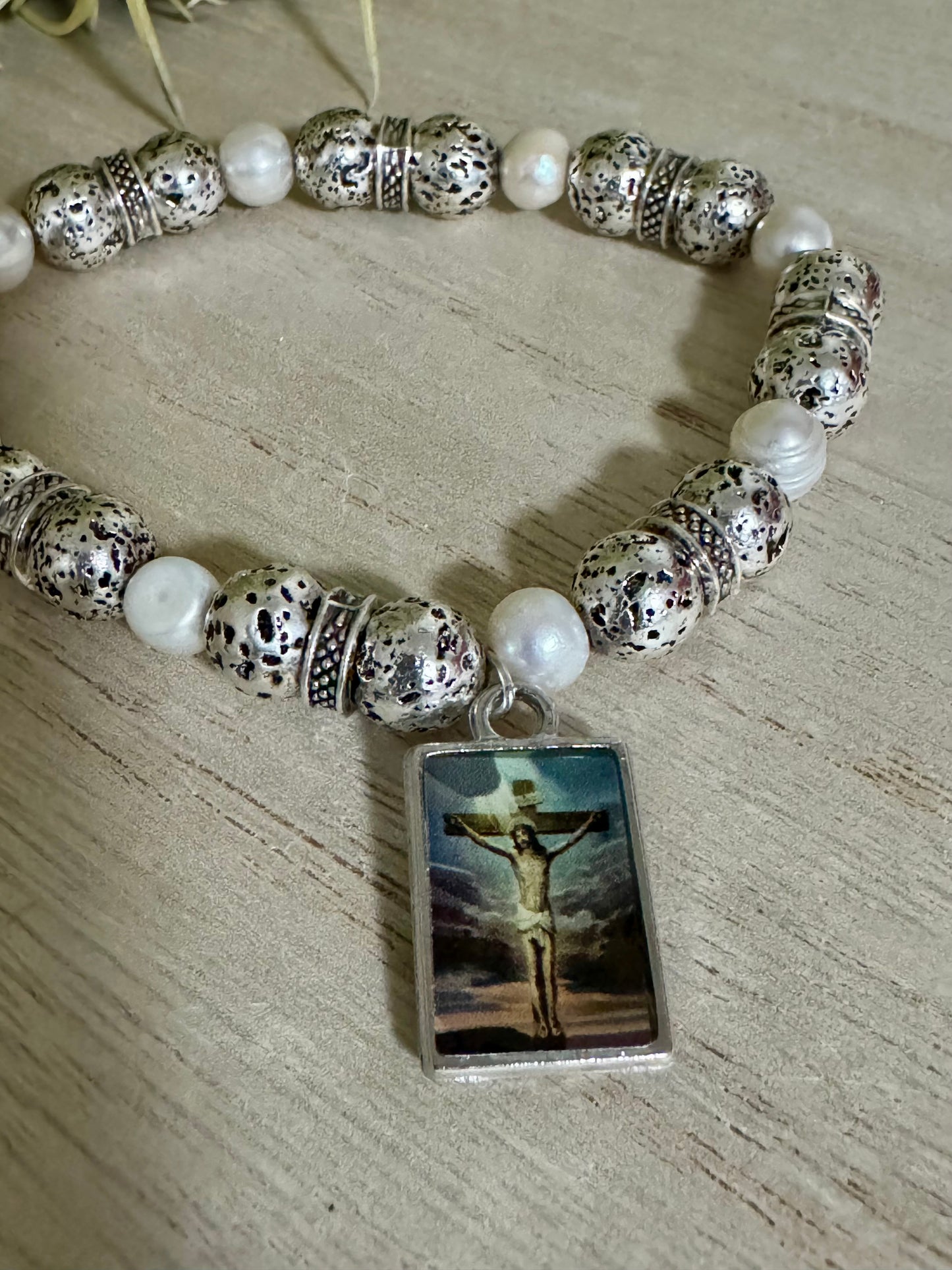 White & Silver Stretch Bracelet Jesus Crucified