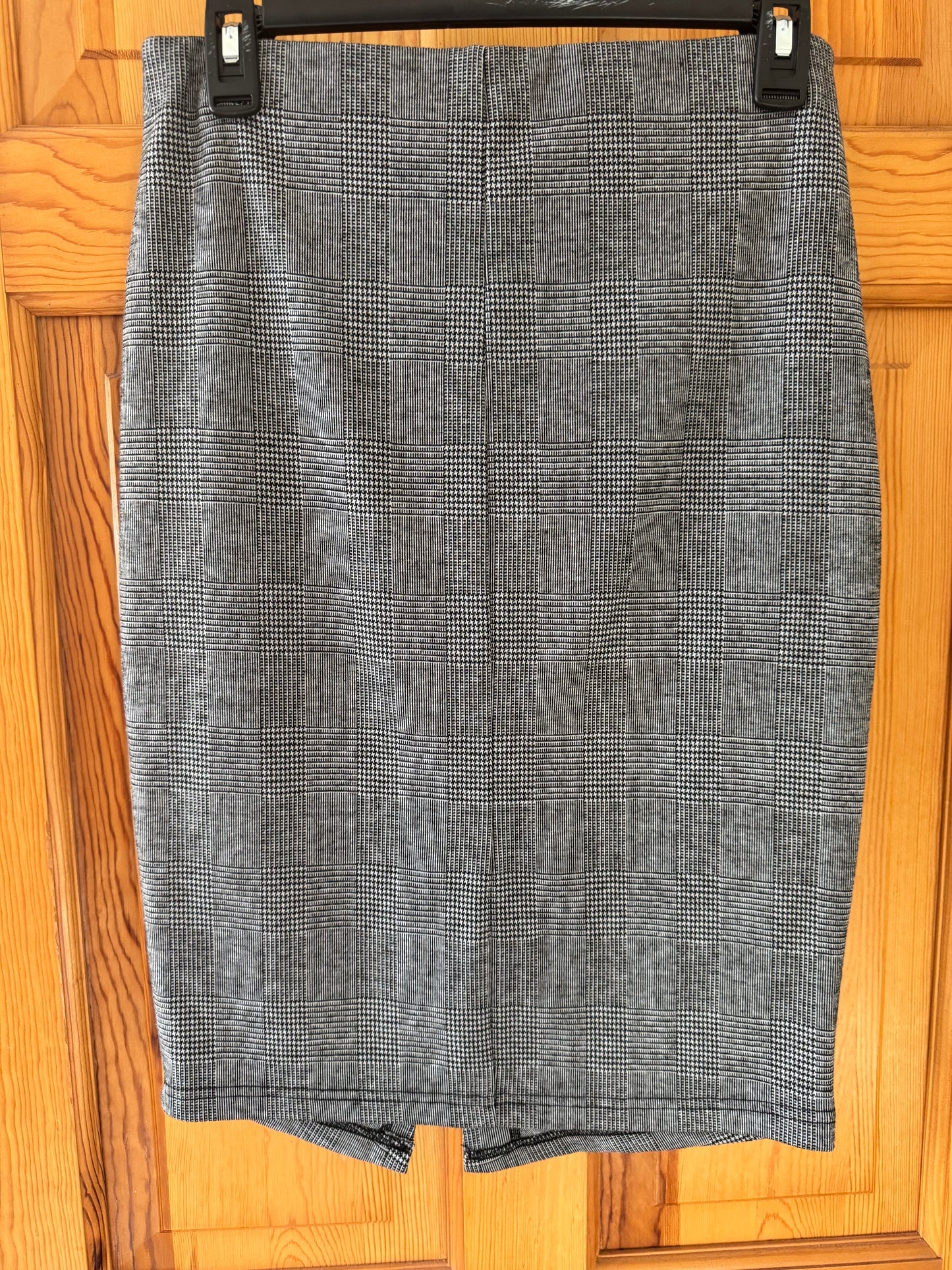 Lot of 3 Women’s Bottoms Skirt Shorts Small Medium DKNY Skies Are Blue Preowned