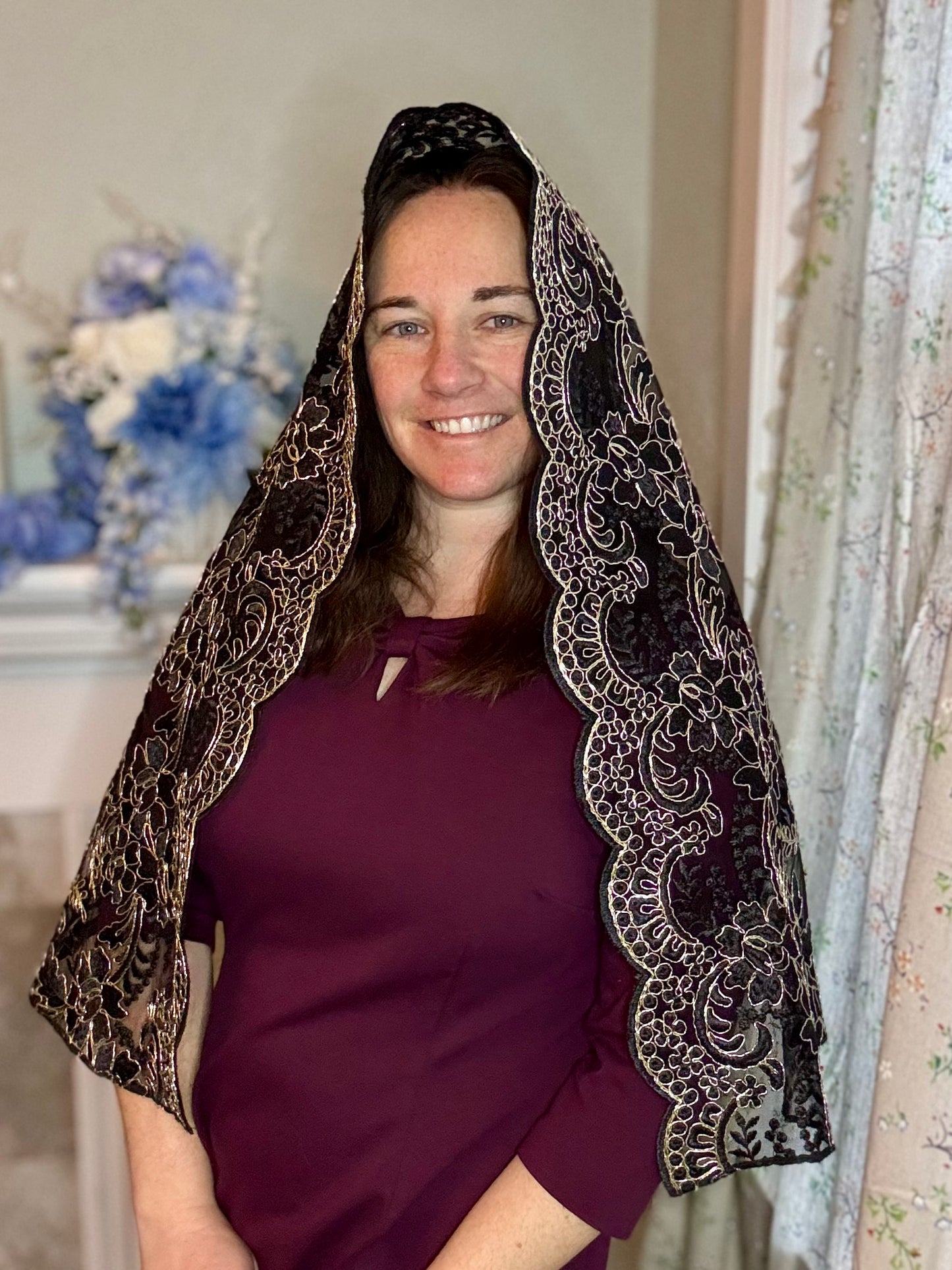 Our Lady of Champion Triangle Veil Extra Long 57x26