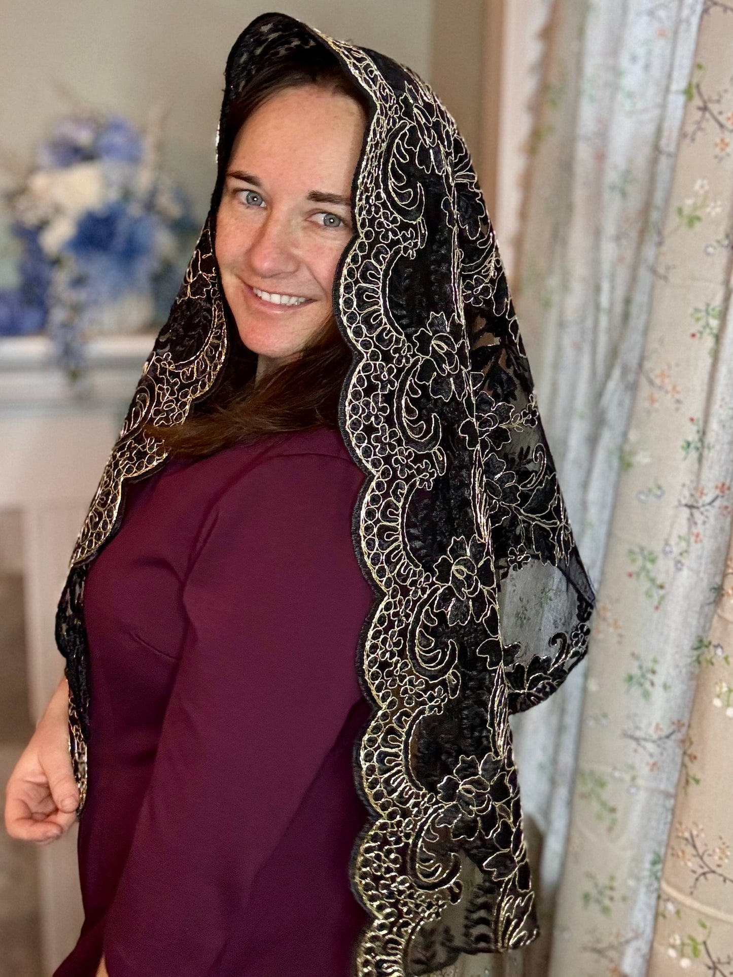 Our Lady of Champion Triangle Veil Extra Long 57x26