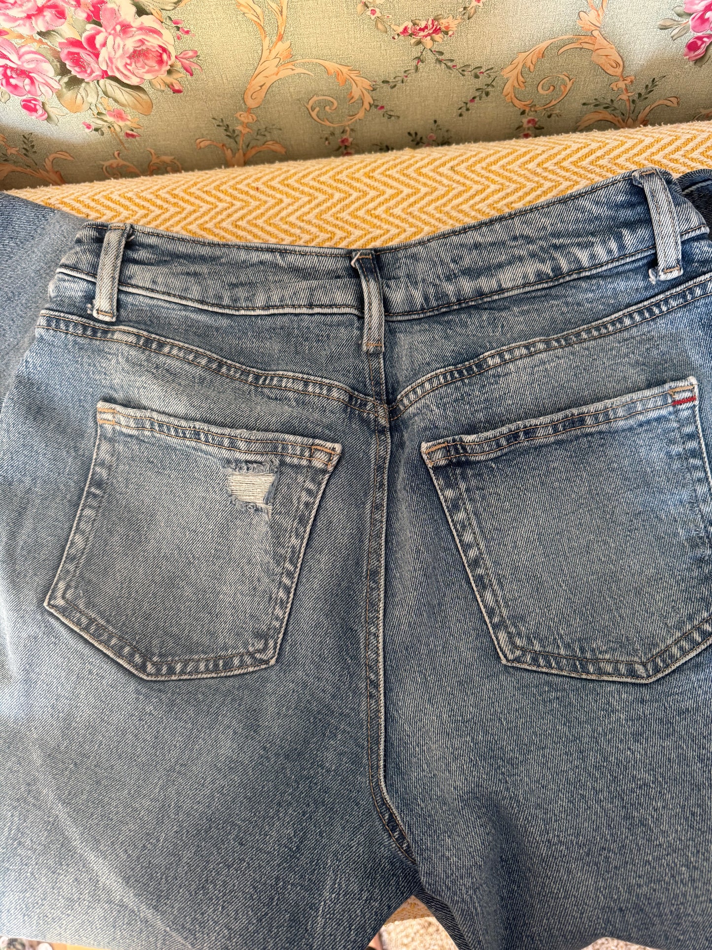 Edgely Women’s Jeans Size 10 Regular Light Wash Distressed Stretch Denim