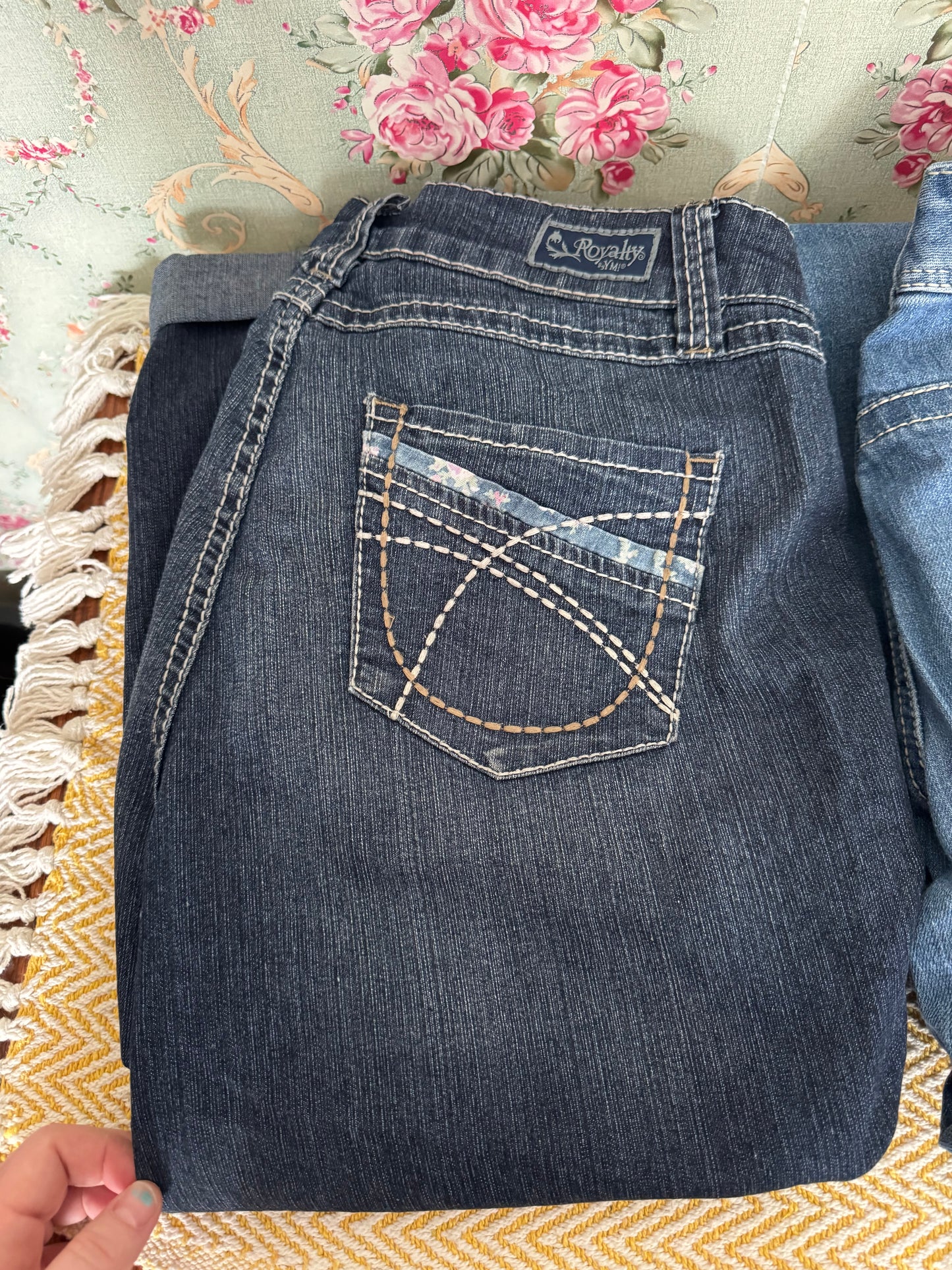 Lot of 4 Women’s Jeans & Capris – Size 9/10–10  Great mixed lot of four gently used women’s denim pieces