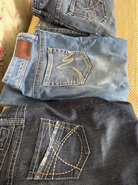 Lot of 4 Women’s Jeans & Capris – Size 9/10–10  Great mixed lot of four gently used women’s denim pieces