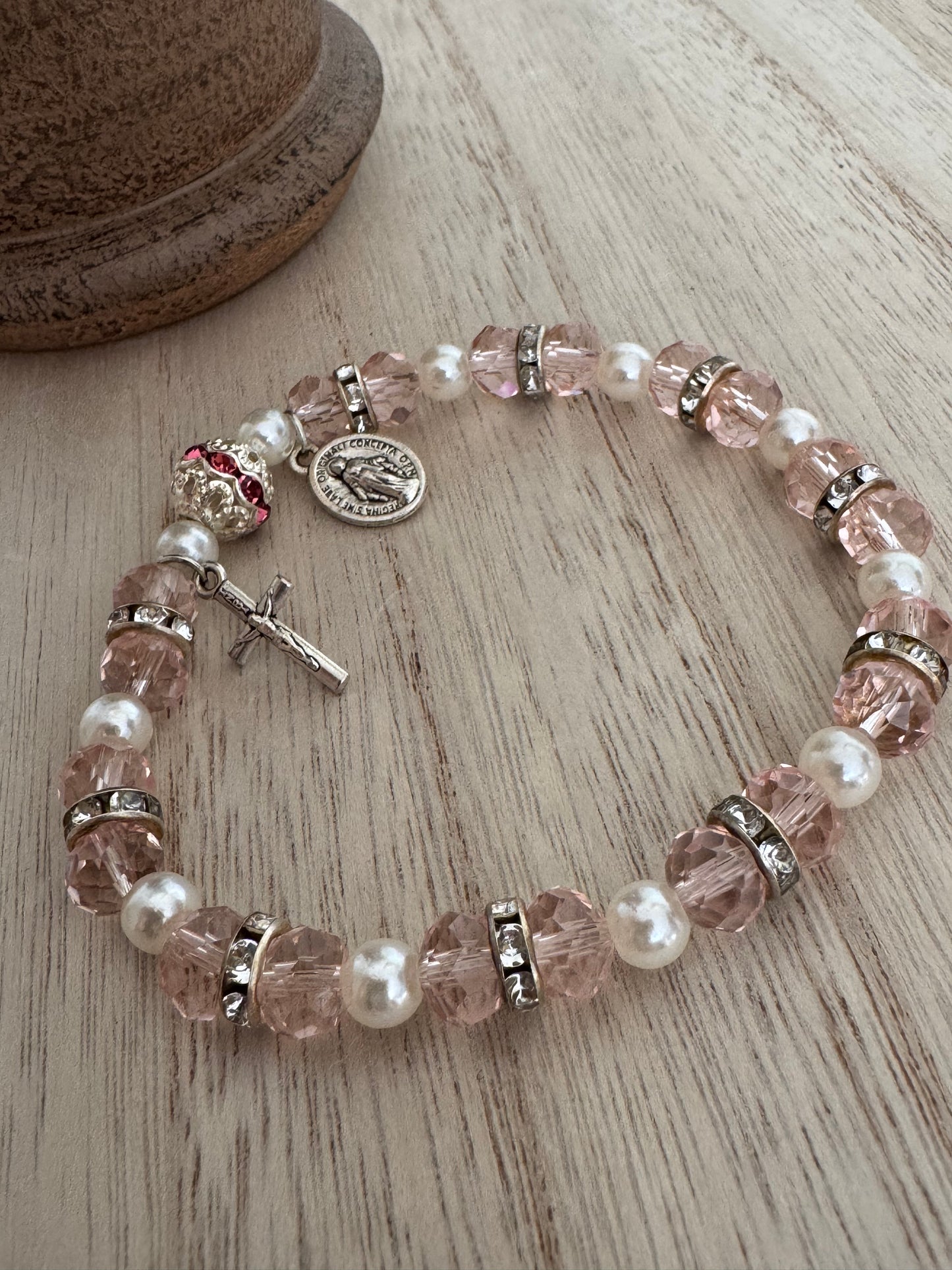 Handmade Stretch Bracelet – Pink Crystal-Style & White Faux Pearl Beads – Crucifix & Miraculous Medal